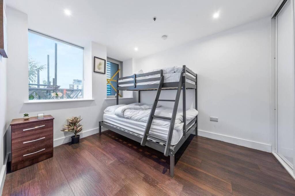 Sleep 7 20 Mins From London Waterloo Bp65 Apartman Kültér fotó
